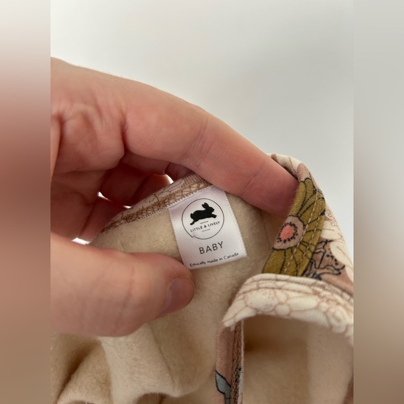 NWOT Little & Lively Pom Pom Beanie Bonnet - Picture 9 of 9